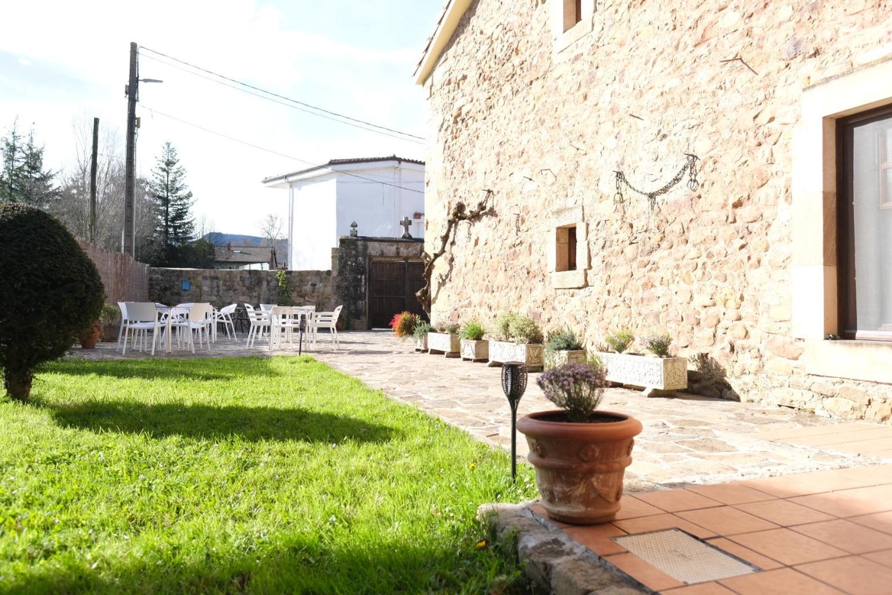 Posada La Estela De Barros Corrales De Buelna Exterior photo