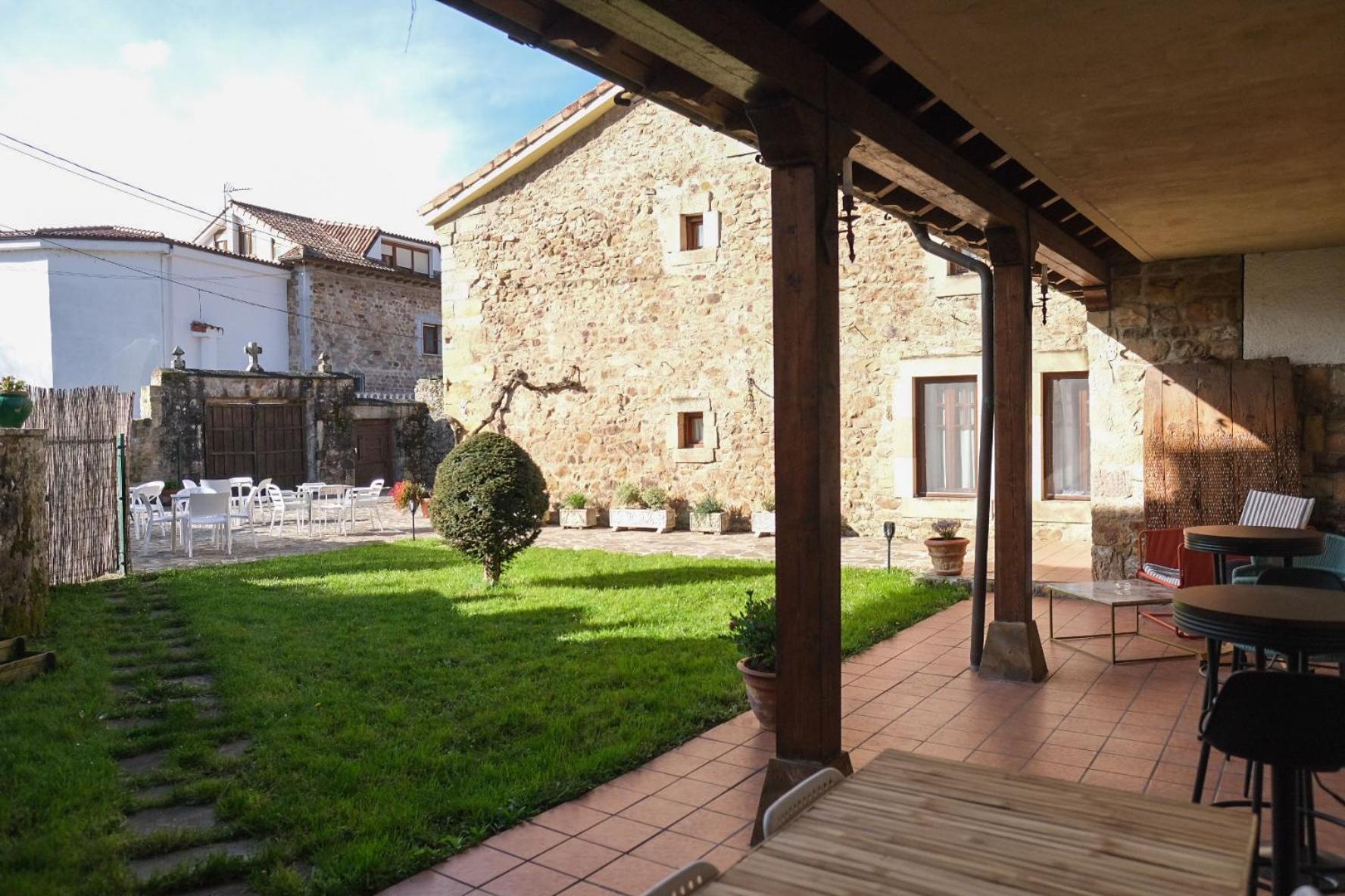 Posada La Estela De Barros Corrales De Buelna Exterior photo